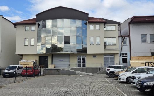 Се продава деловен објект од 2000м2 во Карпош.