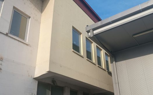 Се издава деловен објект 800 м2 на ул. Скупи