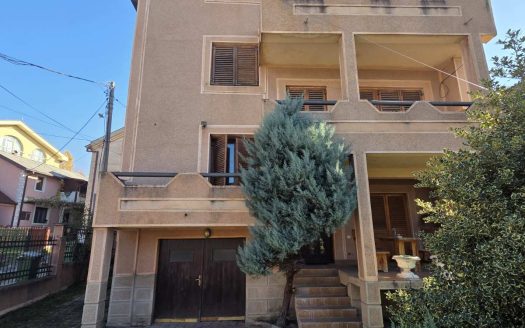 Се продава семејна куќа во Визбегово на мирна локација.