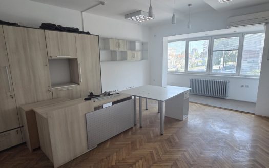 Се продава деловен простор 87м2 во Центар.