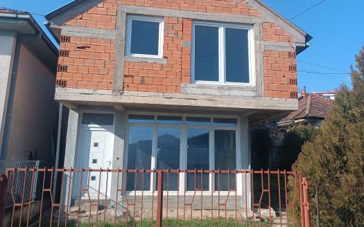 Се продава нова куќа во Радишани на одлична локација.